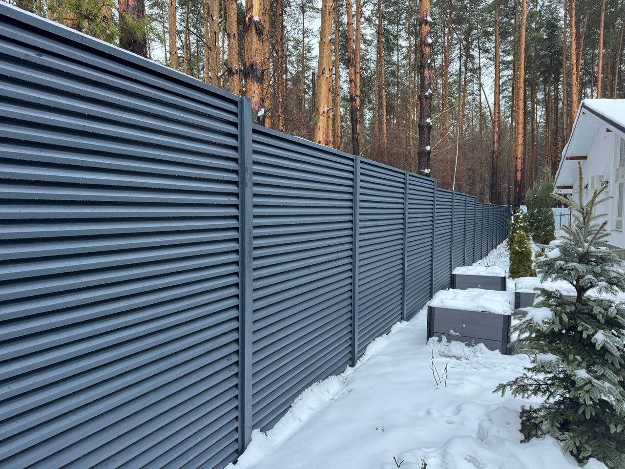Забор-жалюзи из ламелей ЭКО-Z-US 54м RAL7024/7024 Серый Графит двусторонний МАТТЕ в Кременкуле