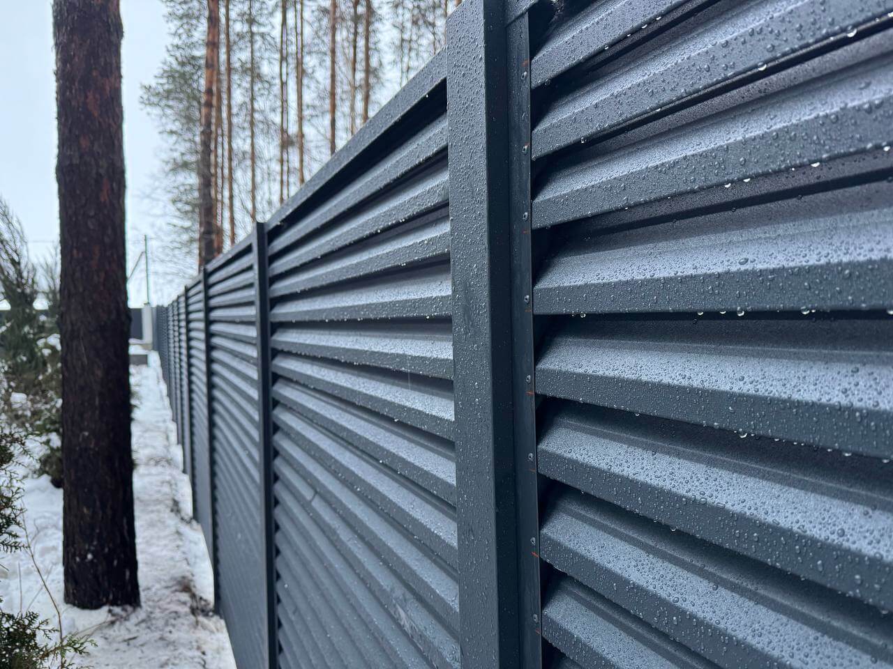 Забор-жалюзи из ламелей ЭКО-Z-US 54м RAL7024/7024 Серый Графит двусторонний МАТТЕ фото 1 в Кременкуле