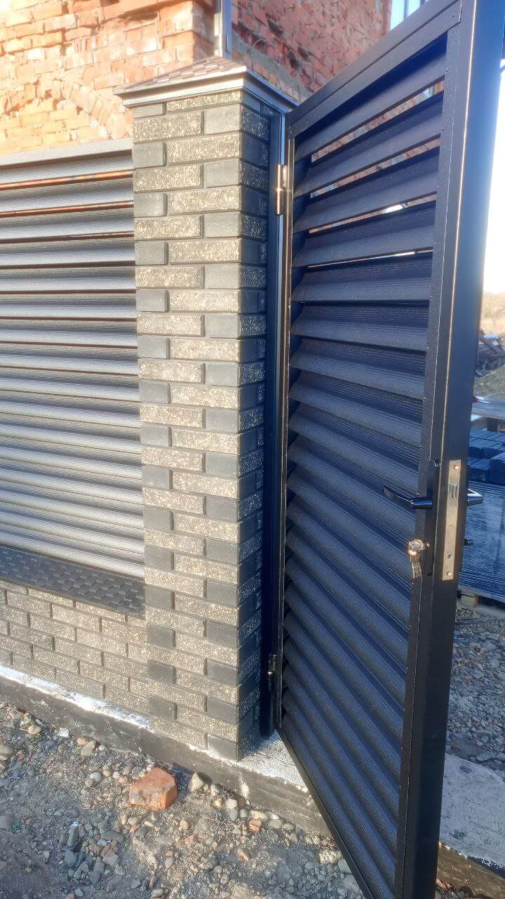 Забор-жалюзи из ламелей Еврожалюзи 24м RAL9005 Черный МАТТЕ фото 6 в Кременкуле