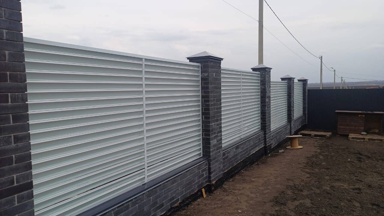 Забор-жалюзи из ламелей ЭКО-Z 94м RAL9003/9003 Белый двусторонний фото 1 в Кременкуле