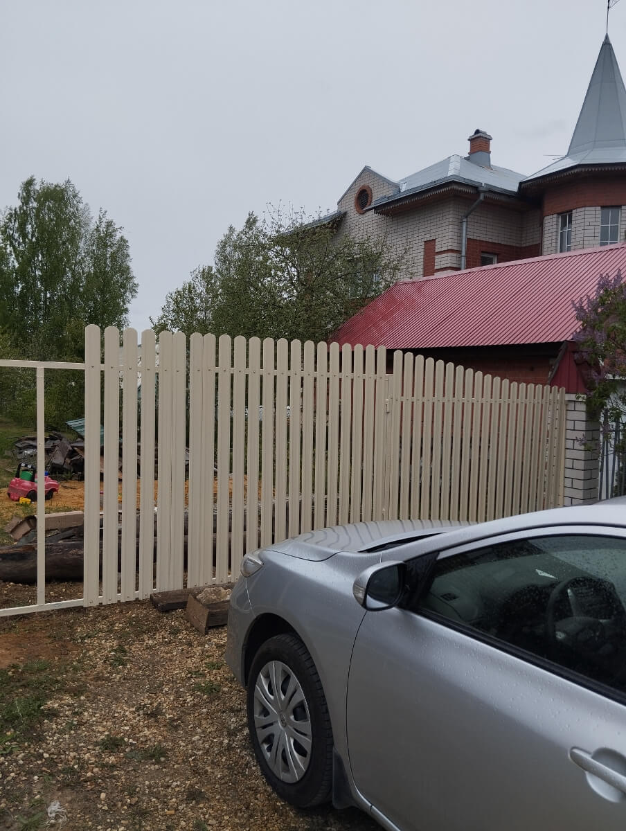 Забор из евроштакетника 9м RAL1015/1015 Слоновая Кость двусторонний фото 1 в Кременкуле