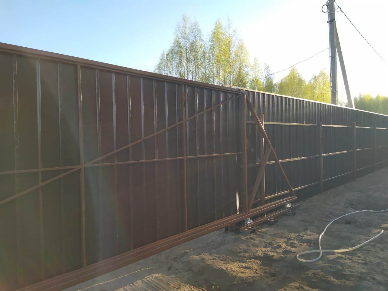 Забор из металлосайдинга ЕВРО-БРУС 25м Темный Каштан 3D Принтек фото 4 в Кременкуле