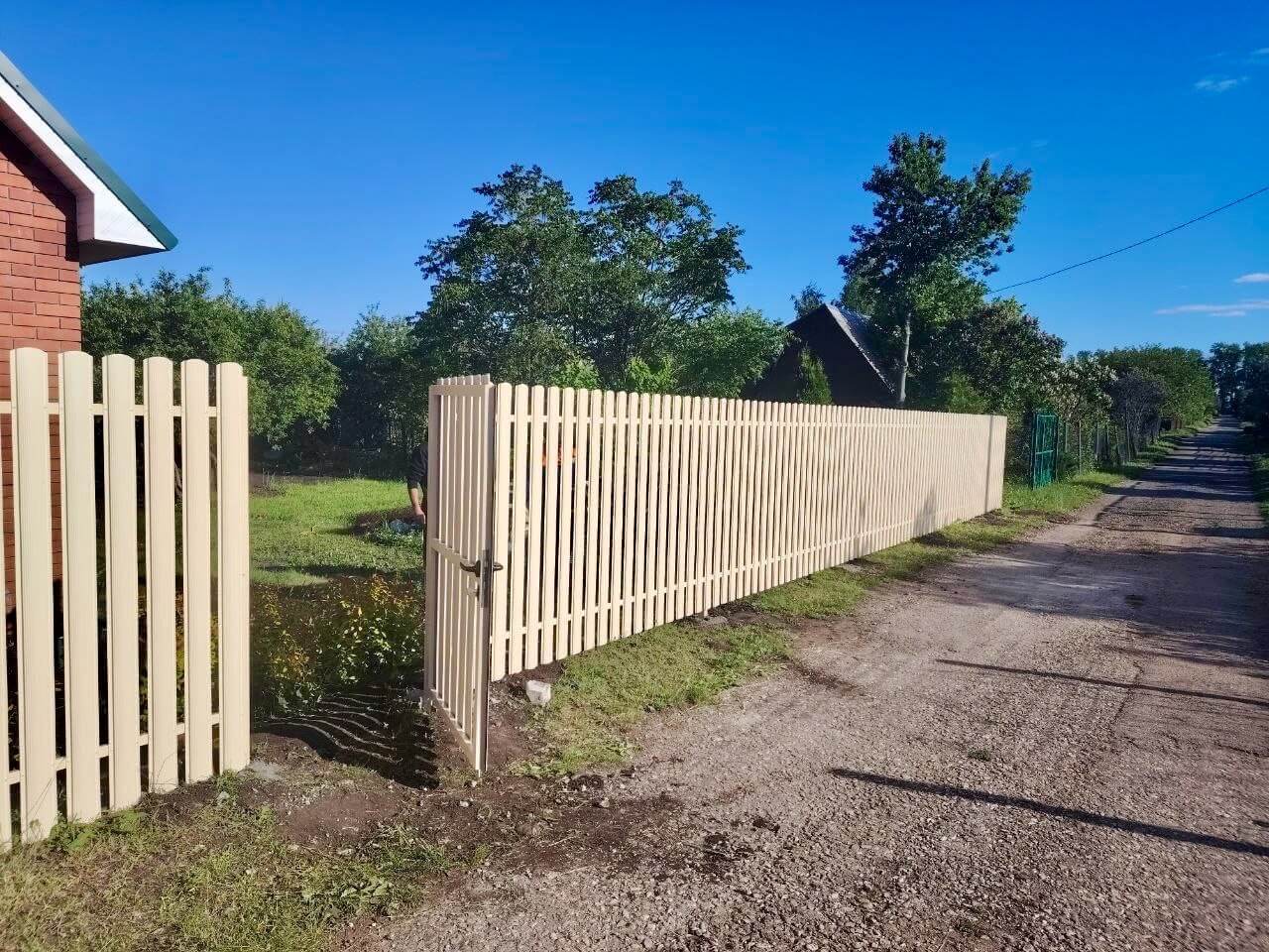 Забор из евроштакетника 16м RAL1015/1015 Слоновая Кость двусторонний фото 3 в Кременкуле
