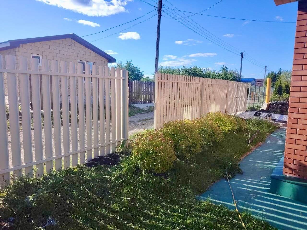Забор из евроштакетника 16м RAL1015/1015 Слоновая Кость двусторонний фото 2 в Кременкуле