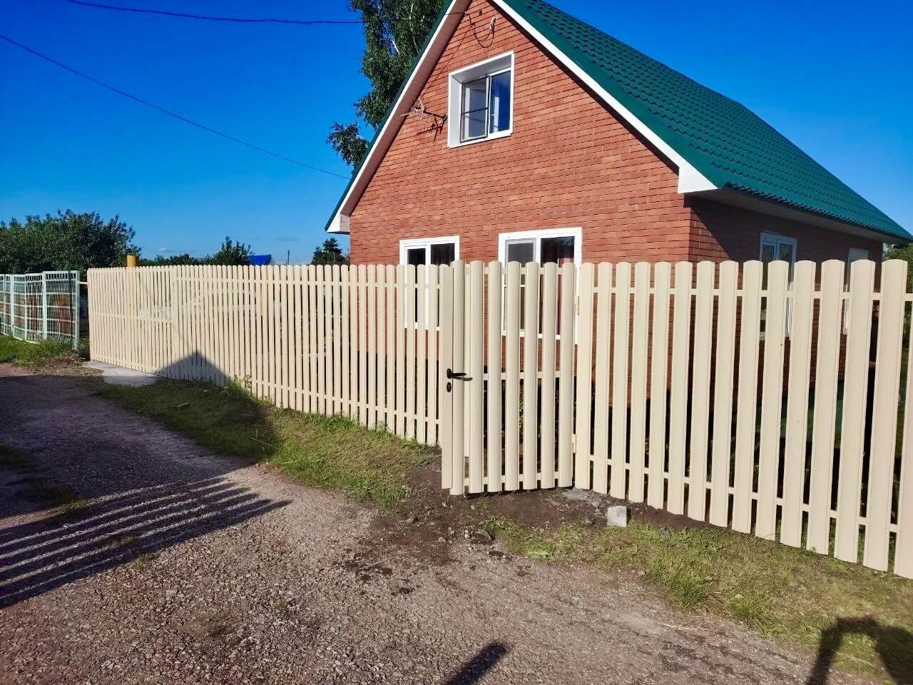 Забор из евроштакетника 16м RAL1015/1015 Слоновая Кость двусторонний фото 1 в Кременкуле