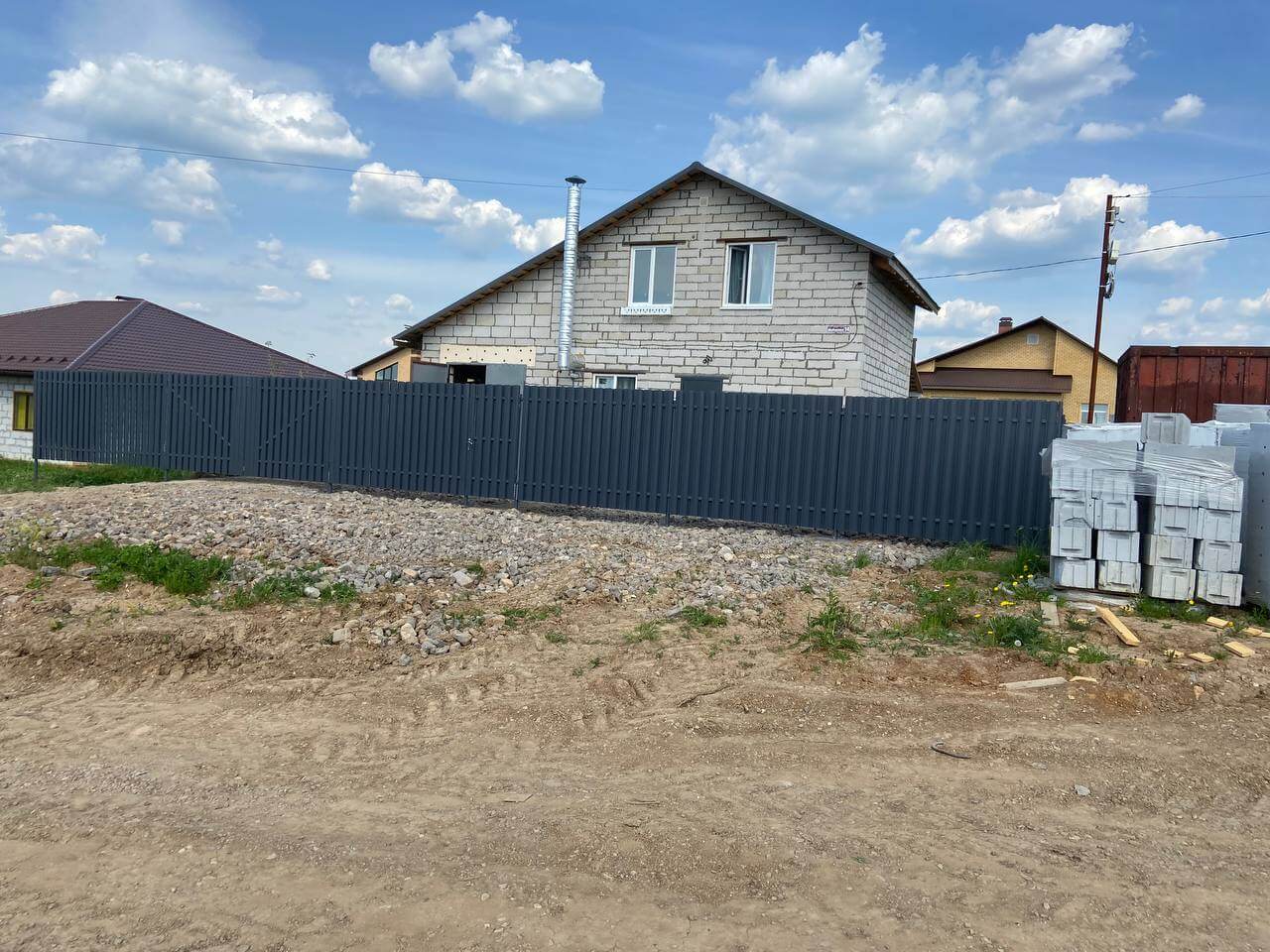 Забор из евроштакетника 16м RAL7024 Серый Графит фото 6 в Кременкуле
