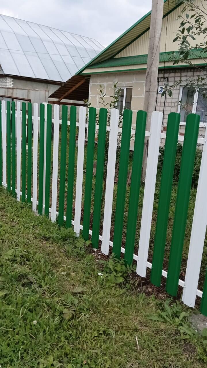 Забор из евроштакетника 10м RAL9003 Белый, RAL6029 Зеленая Мята фото 2 в Кременкуле