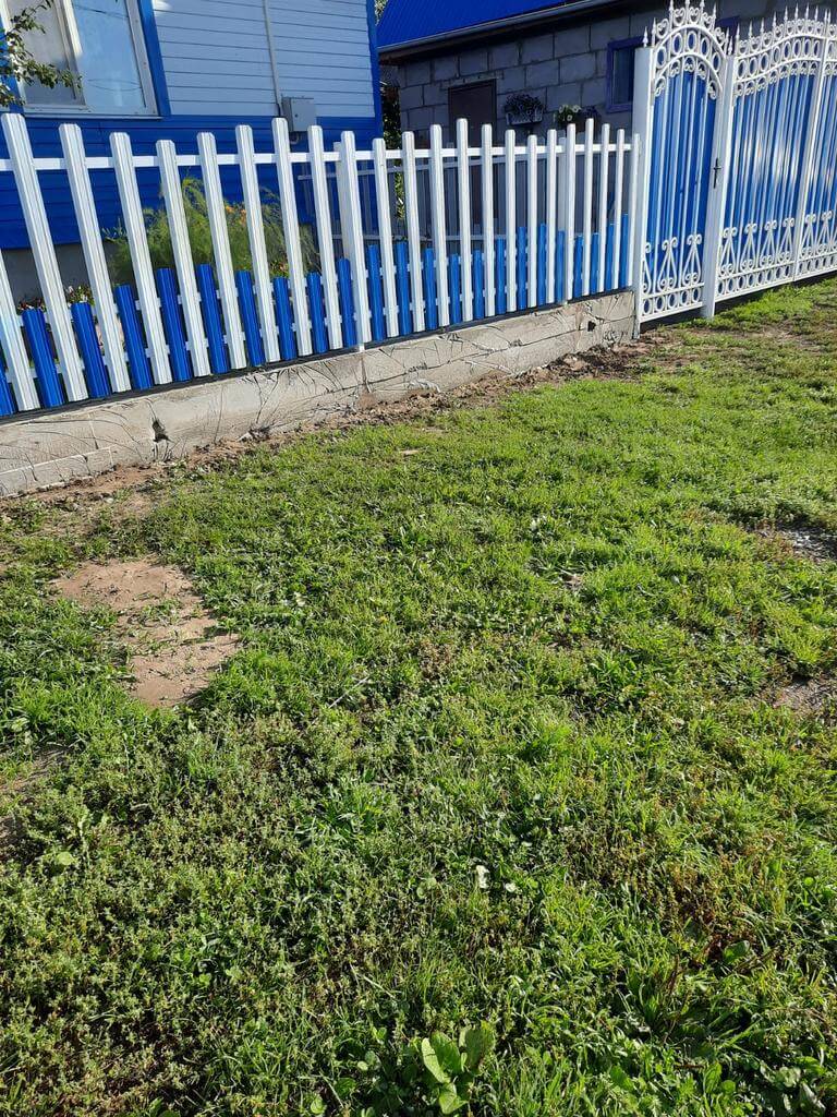 Забор из евроштакетника 14м RAL9003 Белый, RAL5005 Синий Сигнал фото 3 в Кременкуле