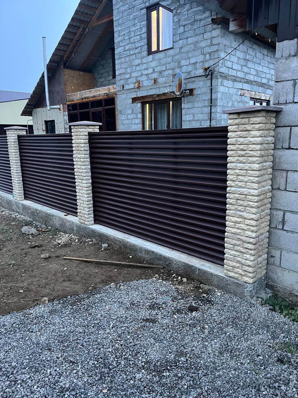 Забор-жалюзи из ламелей ЭКО-Z 18м RAL8017/8017 Шоколад двусторонний фото 2 в Кременкуле