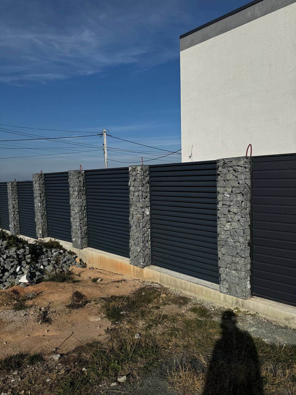 Забор-жалюзи из ламелей ЭКО-Z-US усиленных 36м RAL7024/7024 Серый Графит двусторонний МАТТЕ фото 6 в Кременкуле