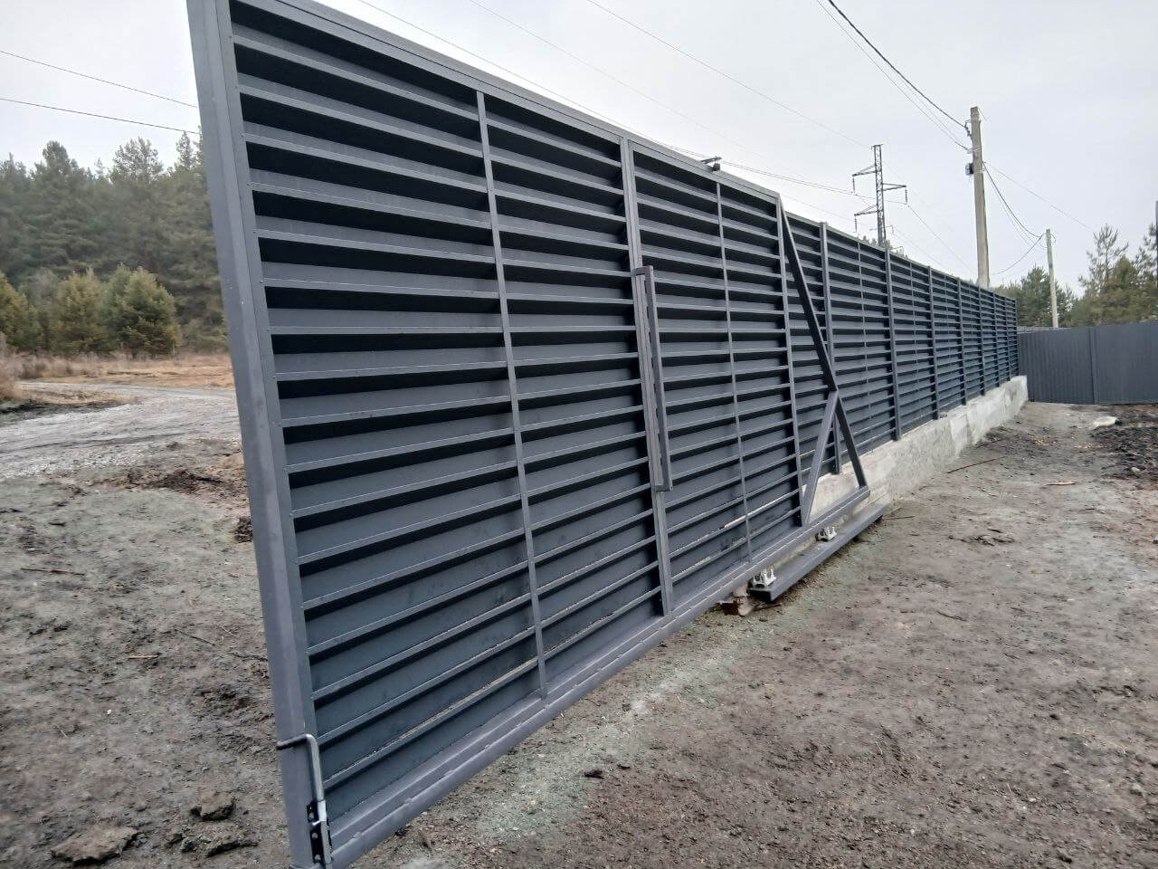 Забор-жалюзи из ламелей Хай-Тек 37м RAL7024/7024 Серый Графит двусторонний МАТТЕ фото 7 в Кременкуле