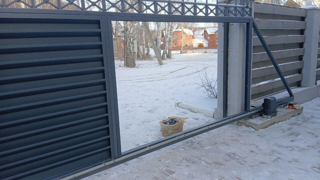 Входная группа из ламелей Хай-Тек RAL7024/7024 Серый Графит двусторонний МАТТЕ фото 10 в Кременкуле