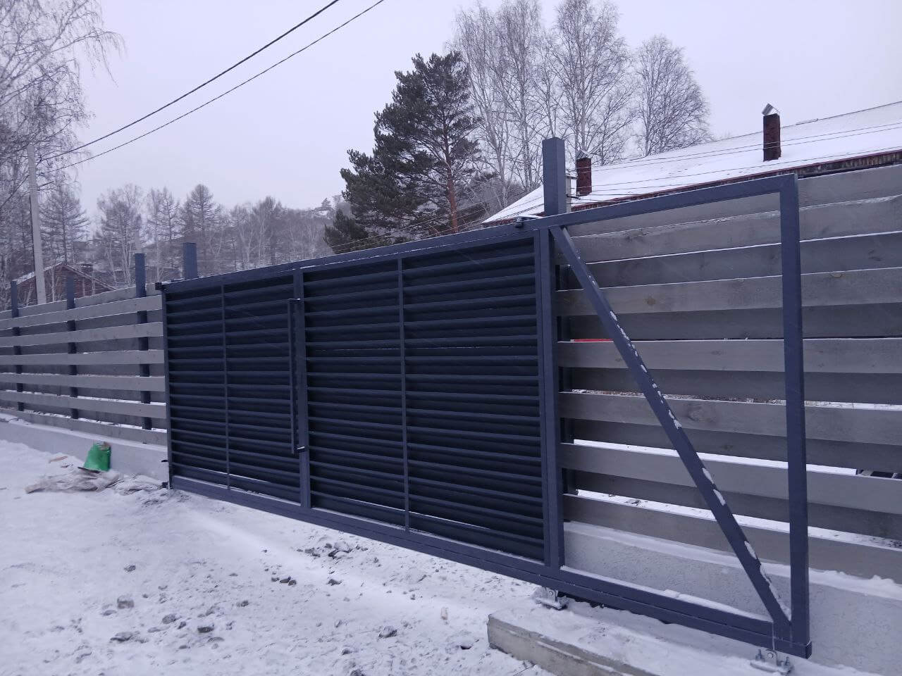 Входная группа из ламелей Хай-Тек RAL7024/7024 Серый Графит двусторонний МАТТЕ фото 4 в Кременкуле