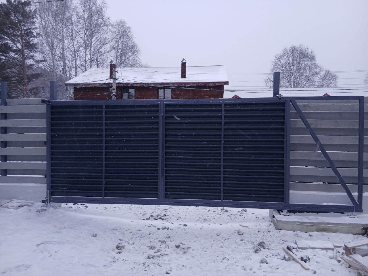 Входная группа из ламелей Хай-Тек RAL7024/7024 Серый Графит двусторонний МАТТЕ фото 17 в Кременкуле