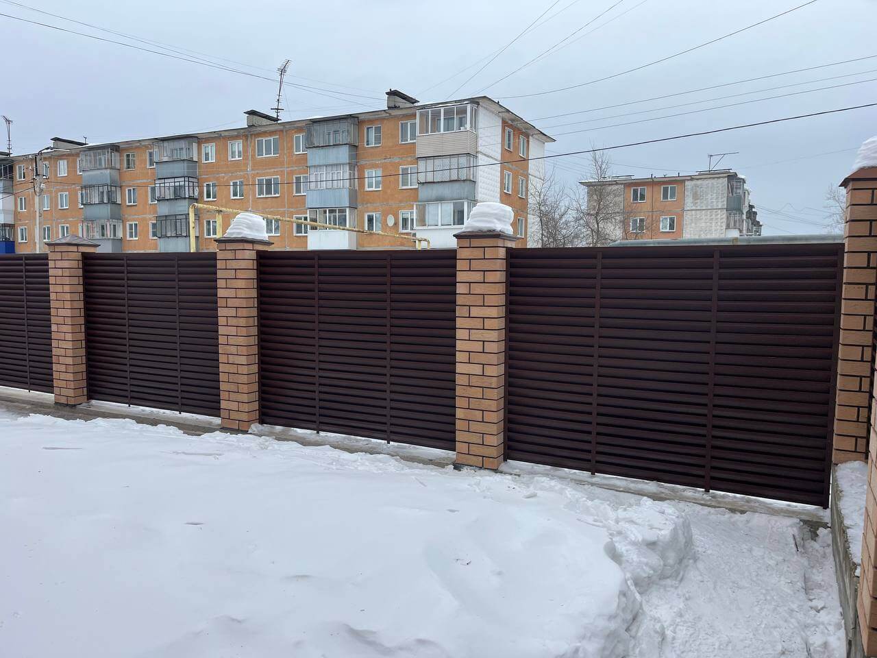 Забор-жалюзи из ламелей ЭКО-Z 87м RAL8017/8017 Шоколад двусторонний МАТТЕ фото 17 в Кременкуле