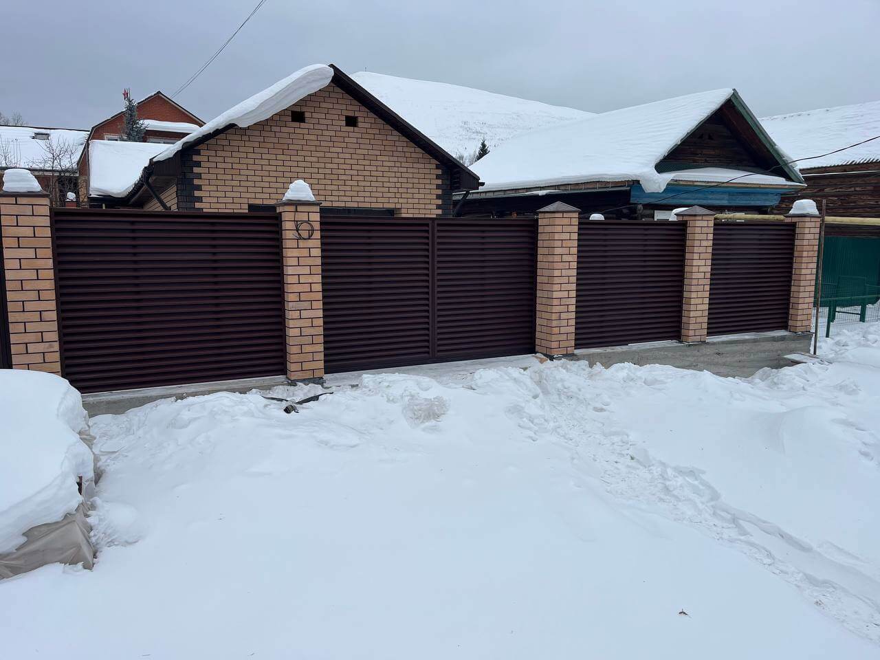 Забор-жалюзи из ламелей ЭКО-Z 87м RAL8017/8017 Шоколад двусторонний МАТТЕ фото 3 в Кременкуле