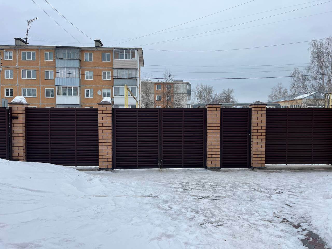 Забор-жалюзи из ламелей ЭКО-Z 87м RAL8017/8017 Шоколад двусторонний МАТТЕ фото 1 в Кременкуле