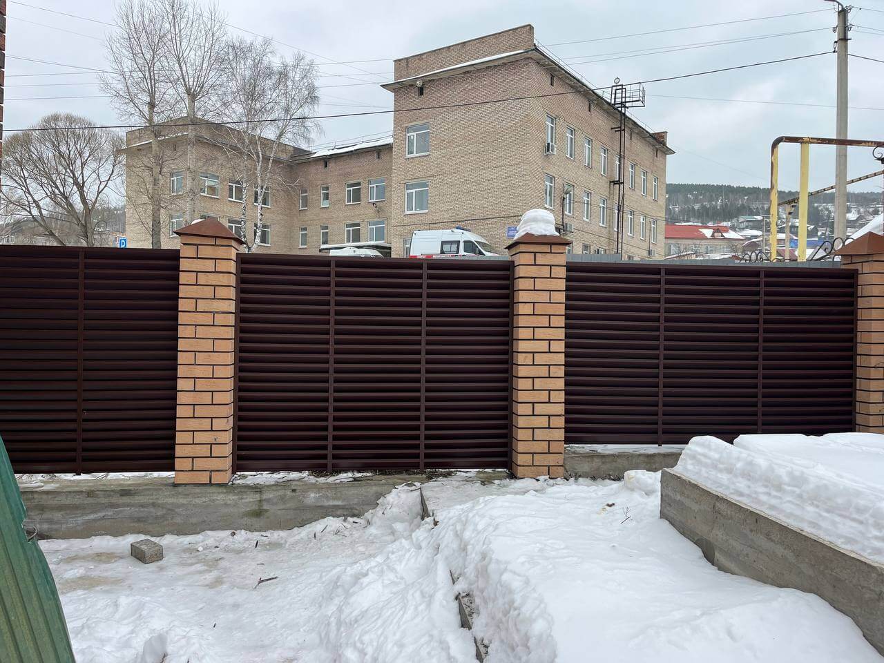 Забор-жалюзи из ламелей ЭКО-Z 87м RAL8017/8017 Шоколад двусторонний МАТТЕ фото 16 в Кременкуле
