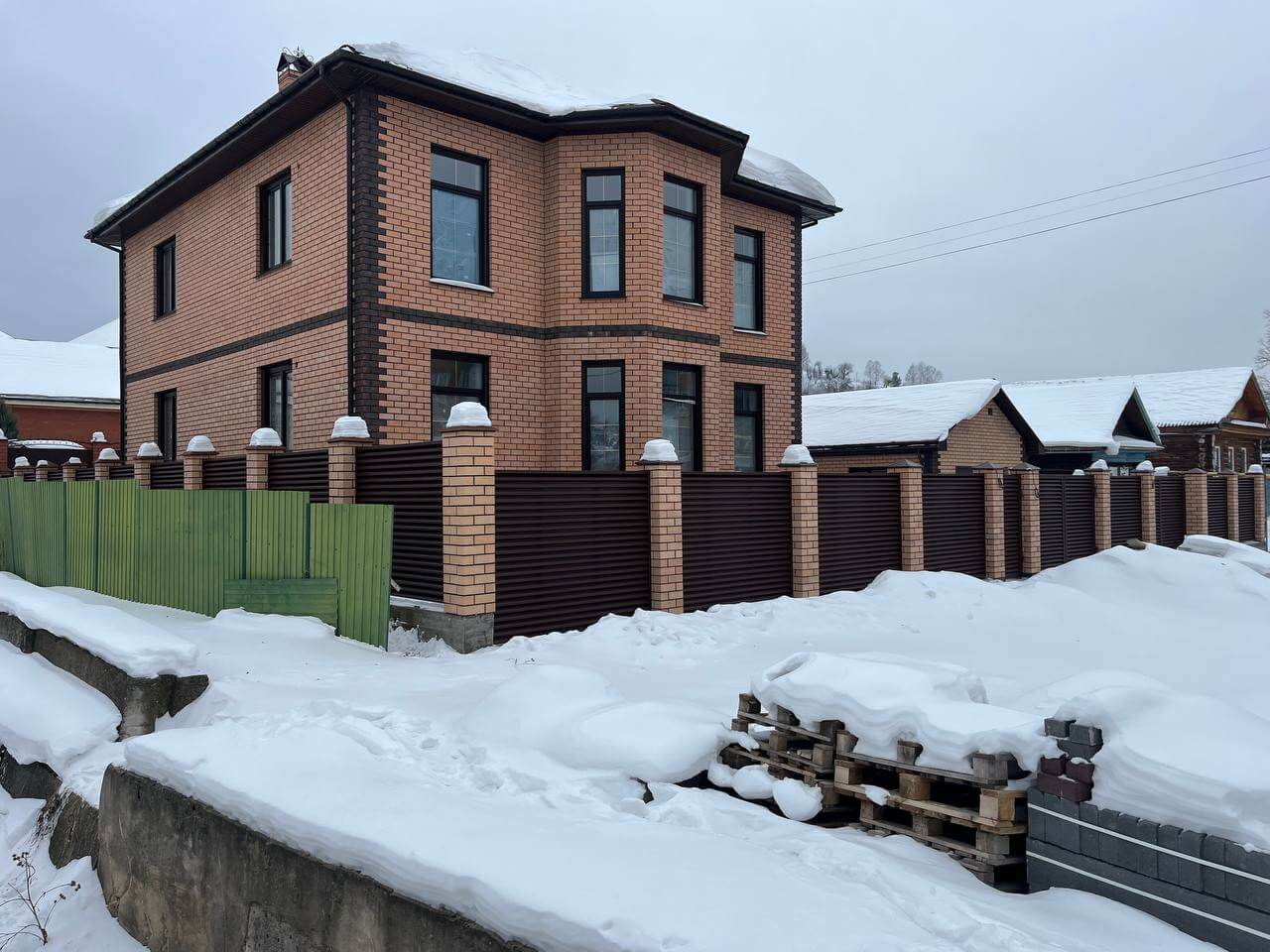 Забор-жалюзи из ламелей ЭКО-Z 87м RAL8017/8017 Шоколад двусторонний МАТТЕ фото 12 в Кременкуле