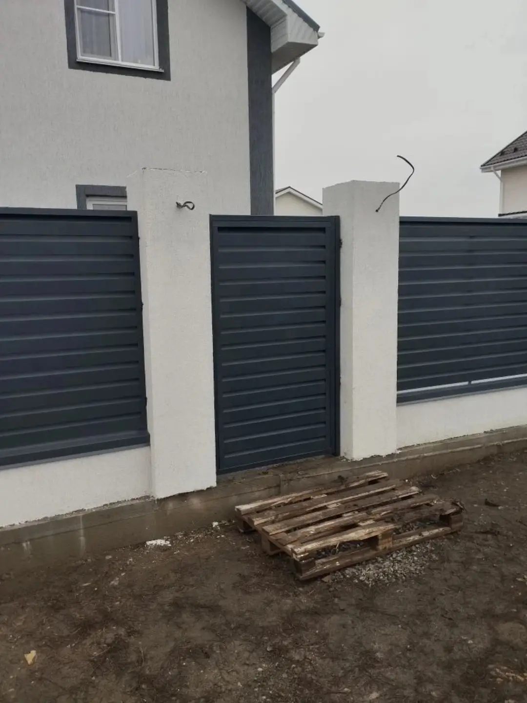 Забор-жалюзи из ламелей Хай-Тек 12м RAL7024 Серый Графит МАТТЕ фото 1 в Кременкуле
