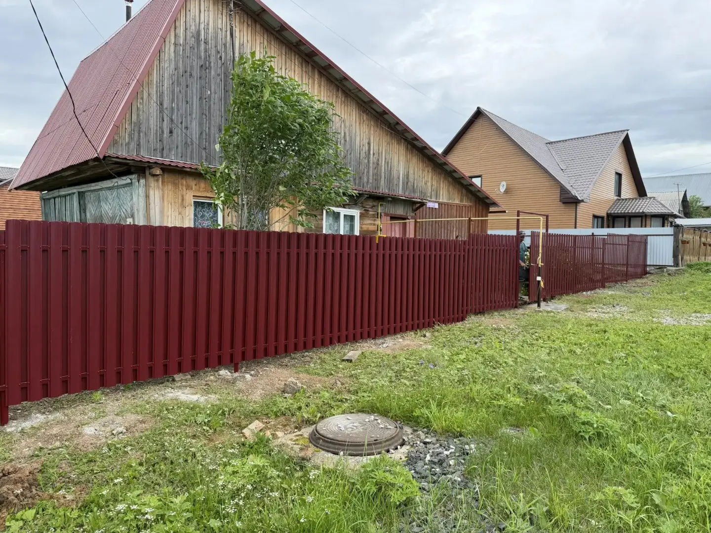 Забор из евроштакетника 24м RAL3005/3005 Красное Вино двусторонний фото 3 в Кременкуле