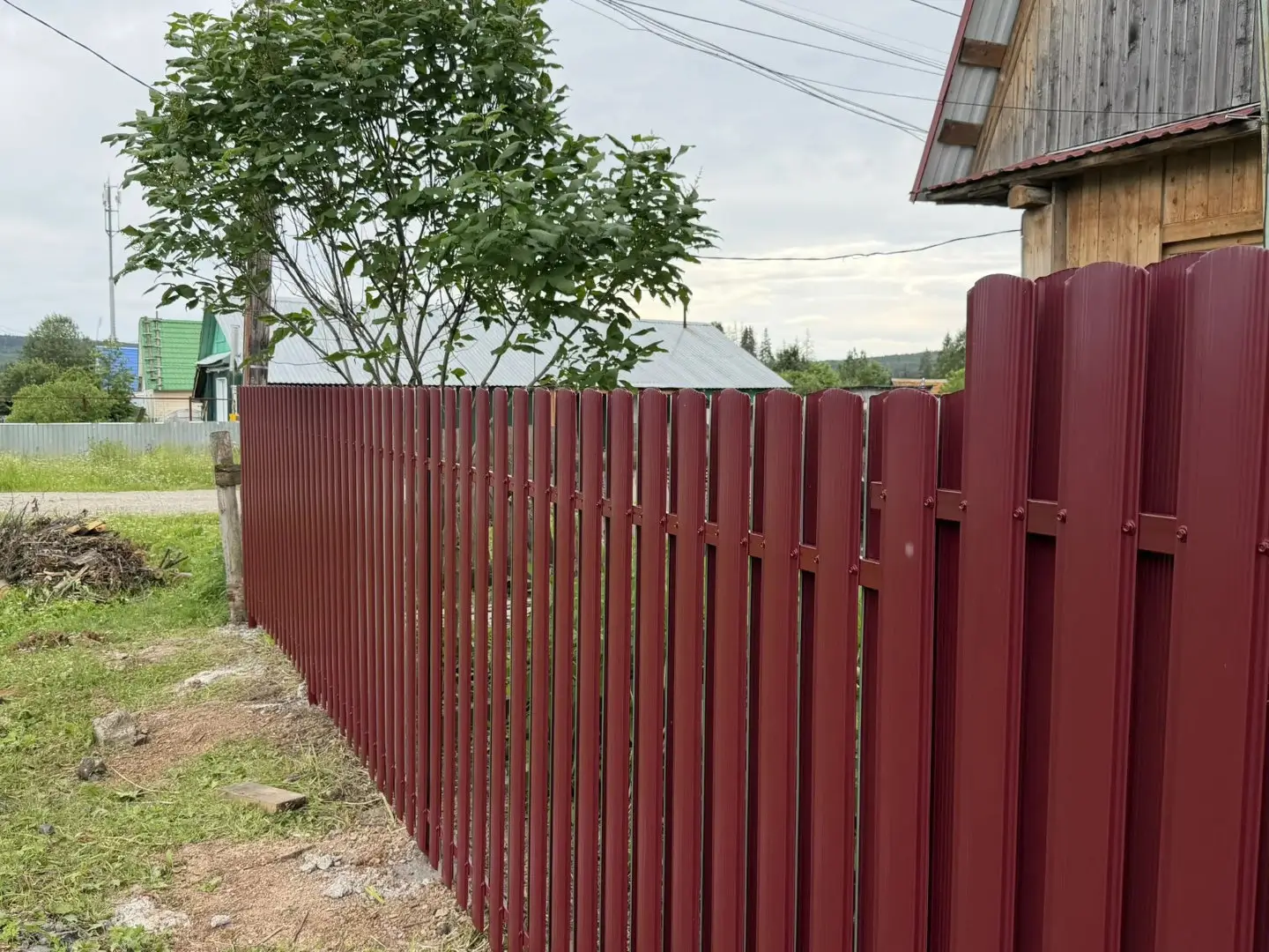 Забор из евроштакетника 24м RAL3005/3005 Красное Вино двусторонний фото 2 в Кременкуле
