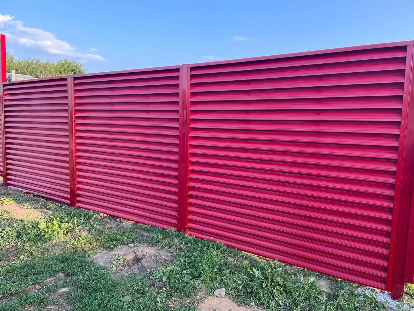 Забор-жалюзи из ламелей Еврожалюзи 24м RAL3003 Рубин фото 2 в Кременкуле