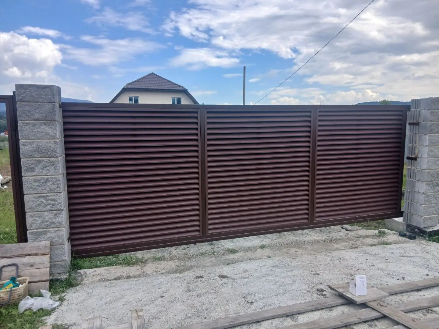 Забор-жалюзи из ламелей ЭКО-Z 16м RAL8017/8017 Шоколад двусторонний МАТТЕ фото 11 в Кременкуле