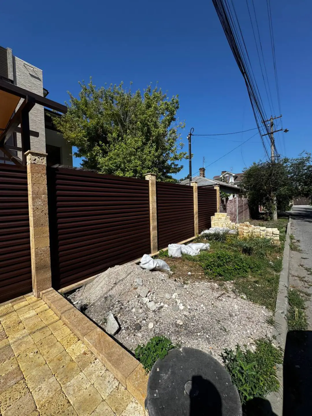 Забор-жалюзи из ламелей Реснички 12м RAL8017 Шоколад МАТТЕ фото 5 в Кременкуле